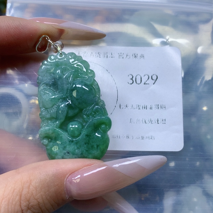 翡翠颈饰未镶嵌翡翠