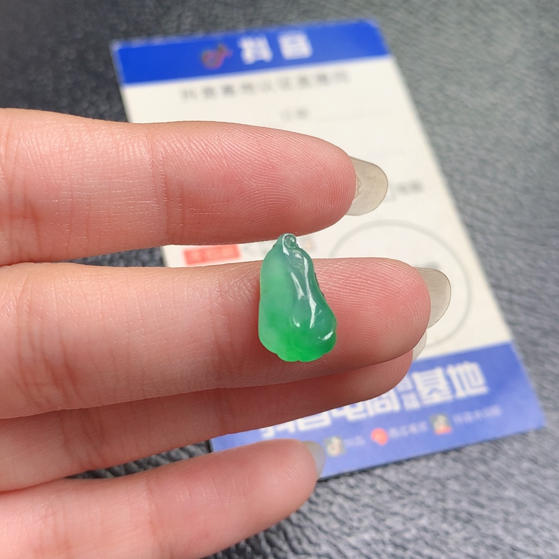 翡翠裸石缅甸天然A货翡翠阳绿白菜