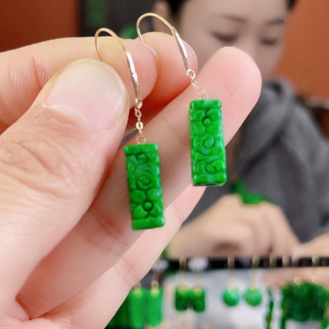 翡翠18K金镶嵌耳饰