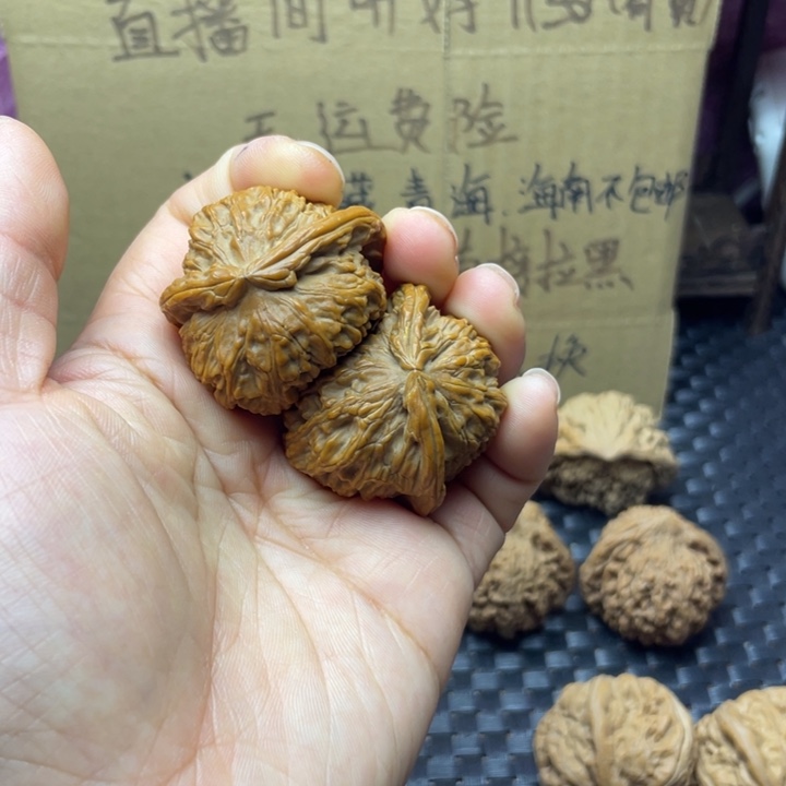 大***军文玩核桃吊坠白狮子有问题不退不换