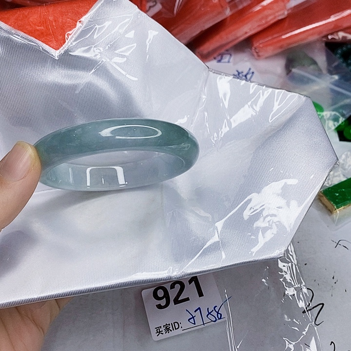 翡翠未镶嵌手镯一图一物实物为准（微瑕处理）