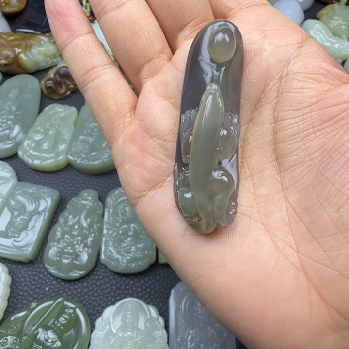 和田玉未镶嵌颈饰