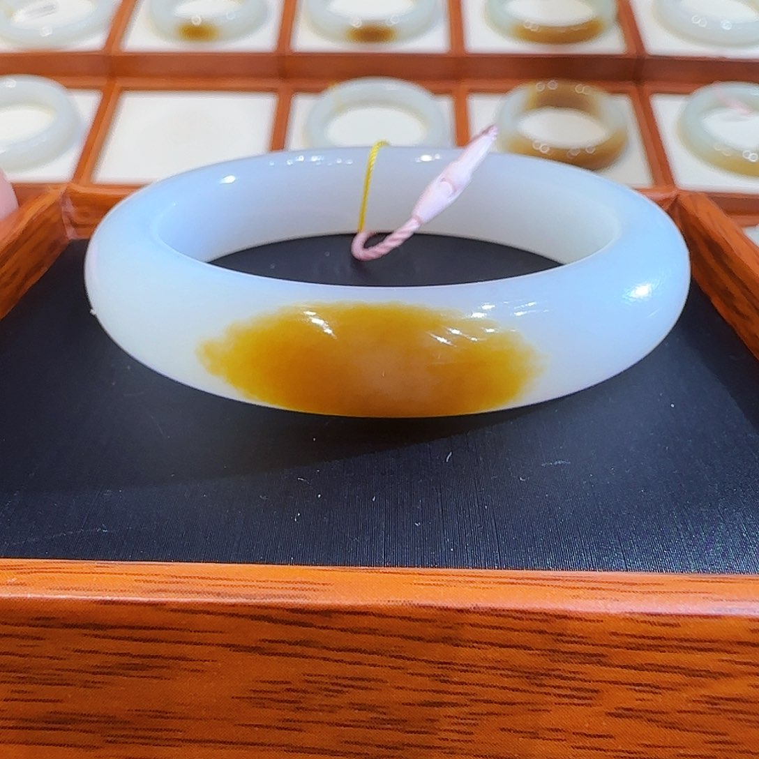 和田玉手镯未镶嵌且末一口金红糖50 51 52