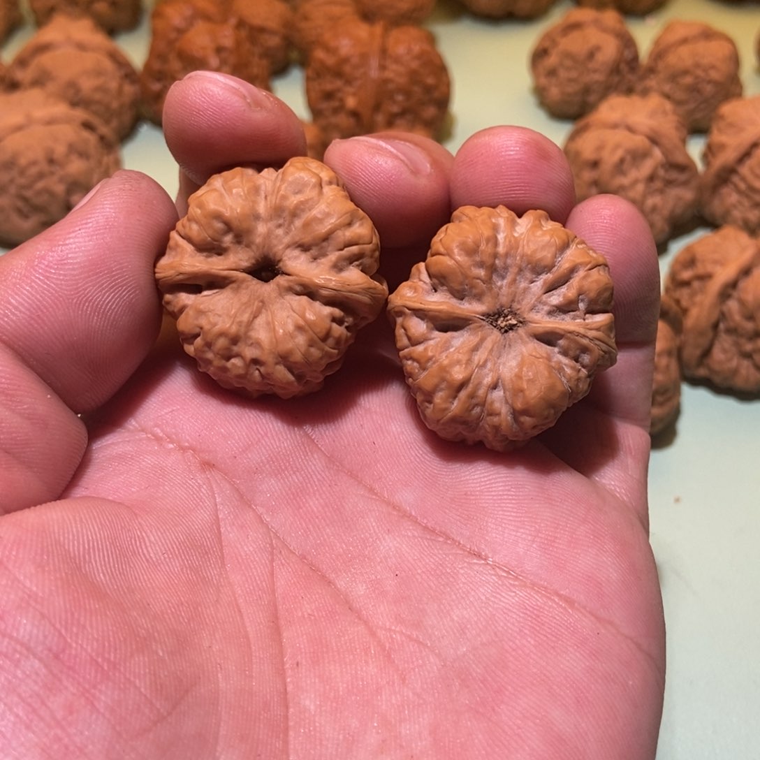 文玩核桃吊坠s*r蛤蟆头33一对