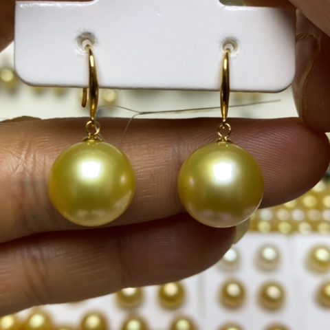 18K金镶嵌海水珍珠耳饰