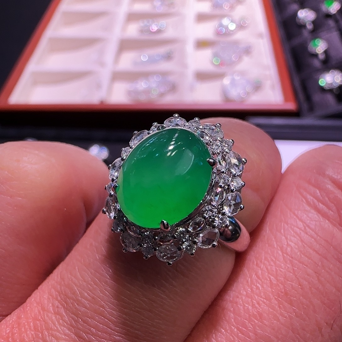 翡翠18K金镶嵌戒指