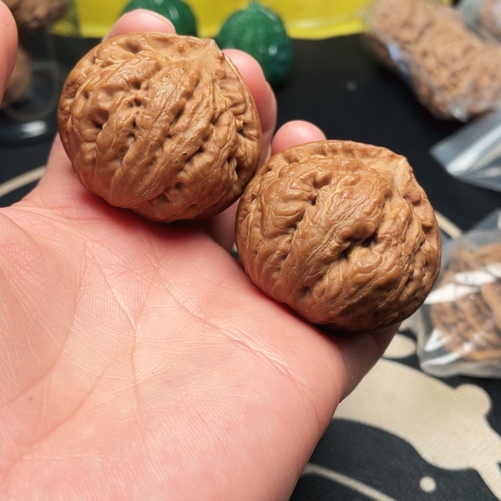 文玩核桃把件霸王龙一对