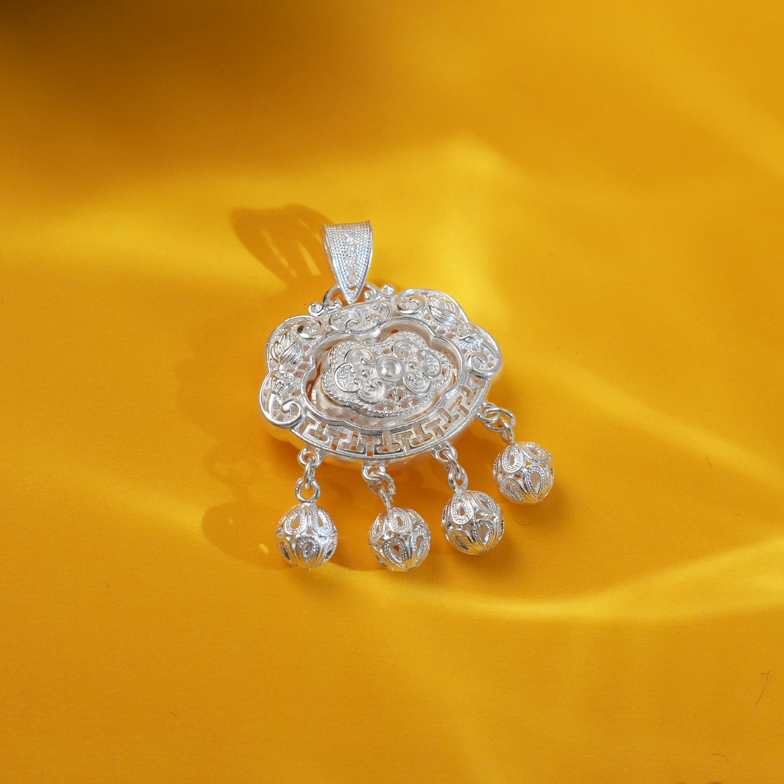 吊坠足银 【莲花平安锁吊坠】黔喜银饰 足银锁芯可转动灵动长命锁