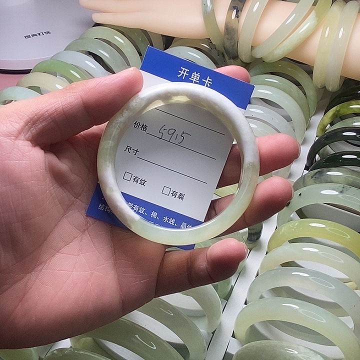 蛇纹石玉未镶嵌手镯
