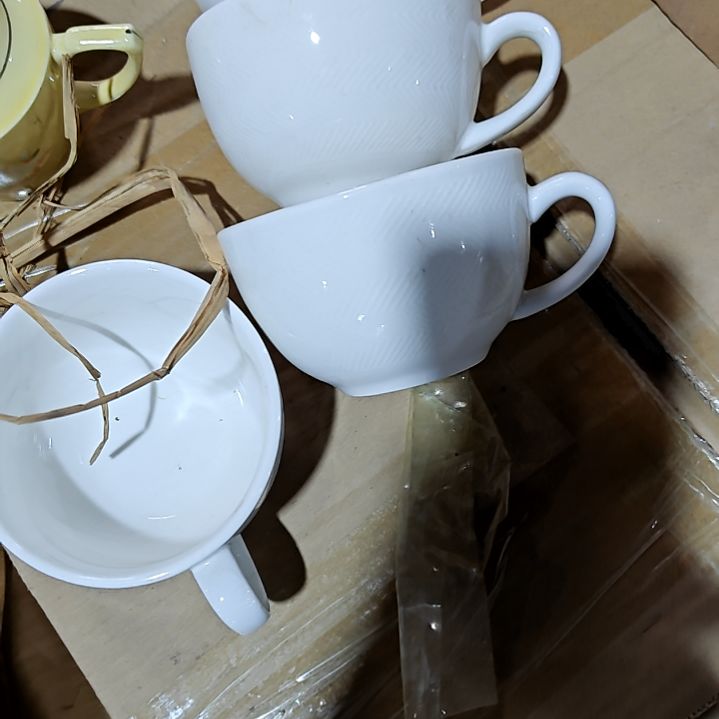 绿泥盘子碗茶壶啥都有