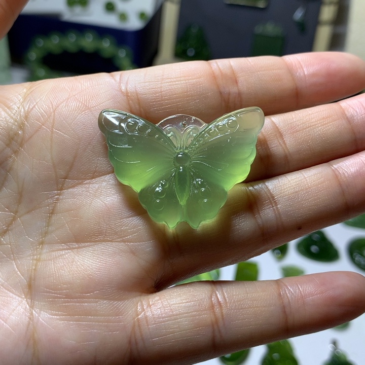 岫玉未镶嵌颈饰吊坠