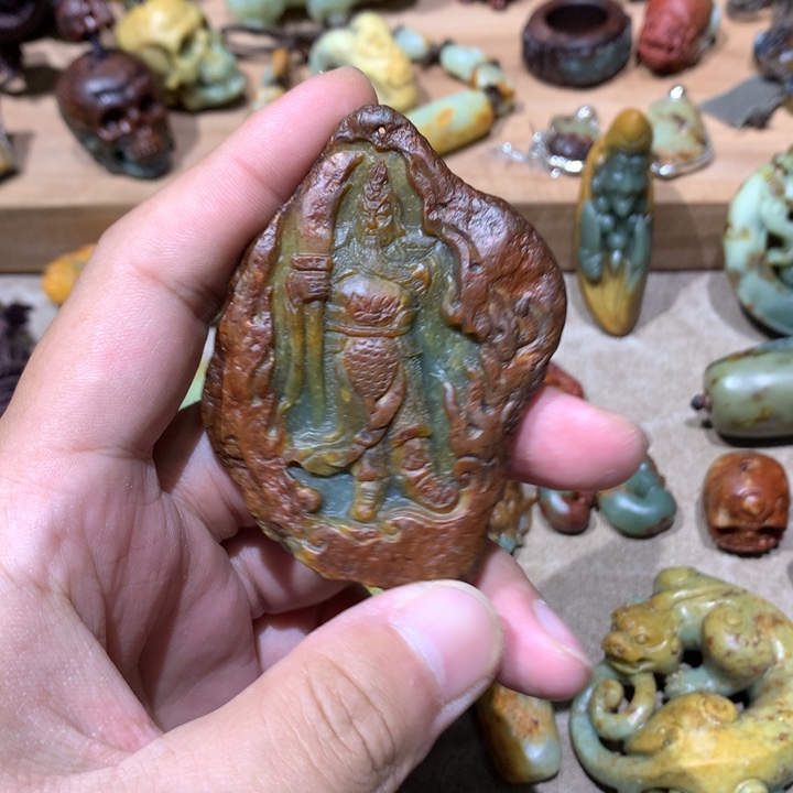 未镶嵌岫岩河磨玉（透闪石质玉）挂件