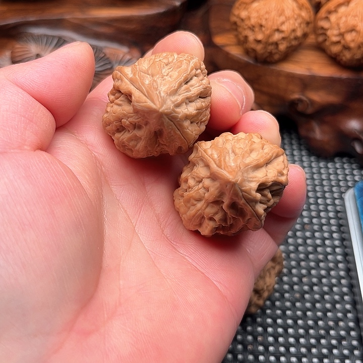 桃核把件余*核桃火苗