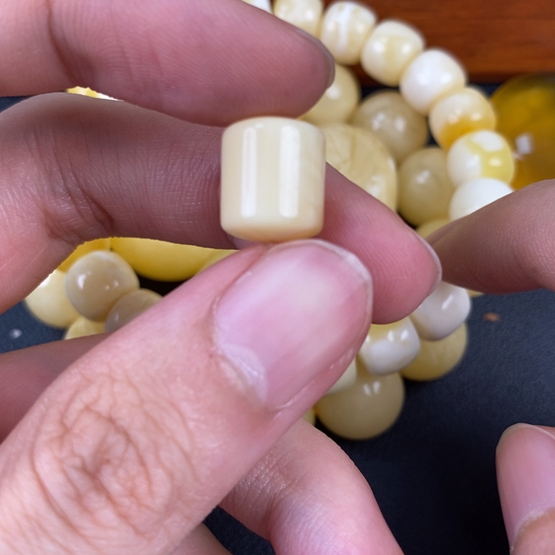 琥珀未镶嵌裸石60