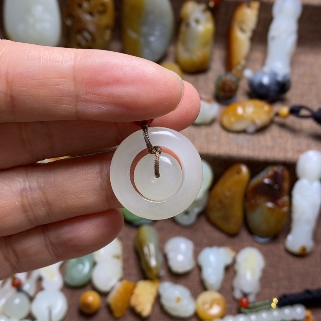 和田玉颈饰未镶嵌