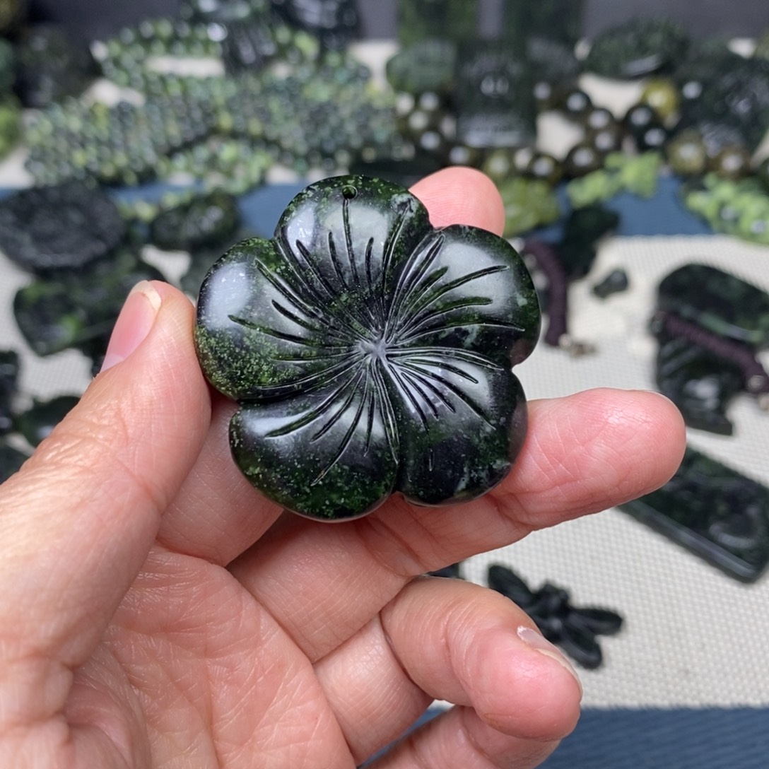 蛇纹石玉未镶嵌颈饰精品药王石