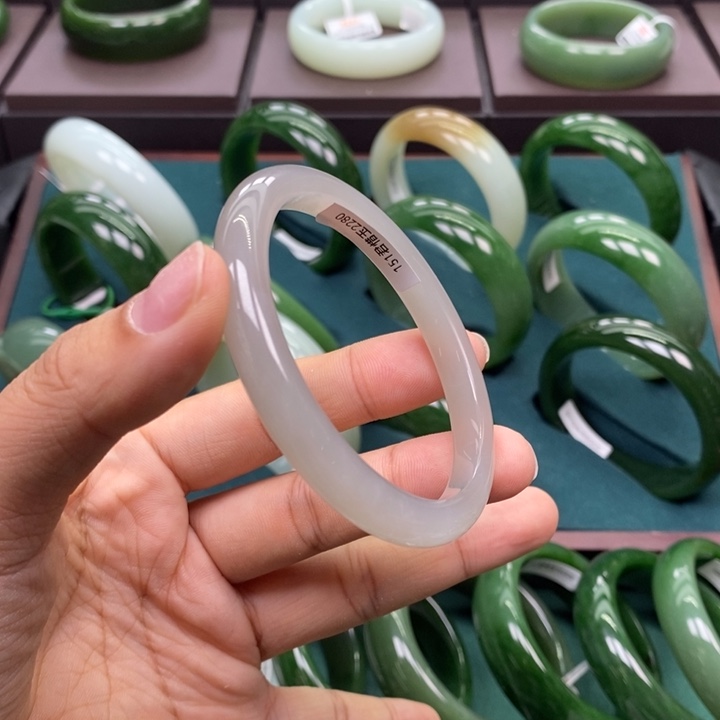 和田玉（糖玉）未镶嵌手镯