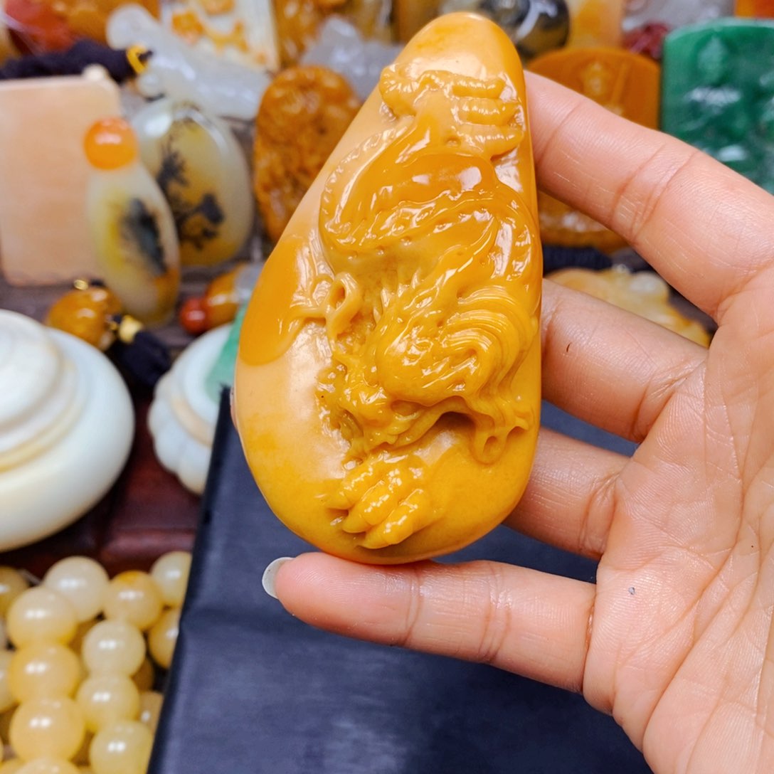 石英质玉（黄龙玉）颈饰未镶嵌