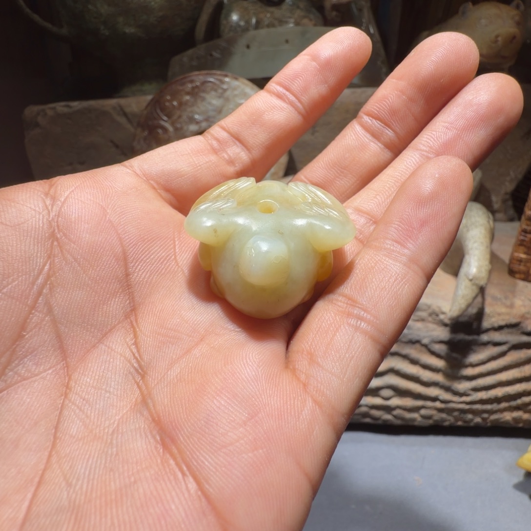 荣***堂和田玉（糖玉）未镶嵌颈饰