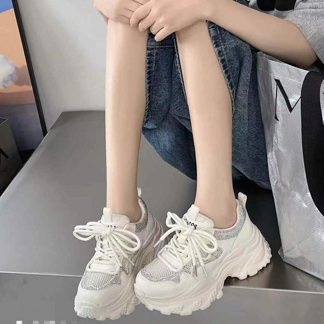 真皮透网高货超轻防滑轮胎底 水钻老爹鞋