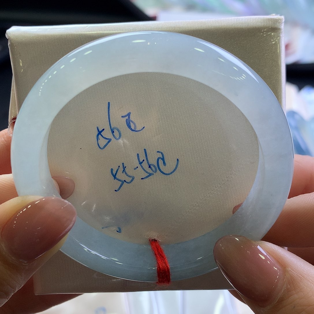 翡翠手镯未镶嵌5556正