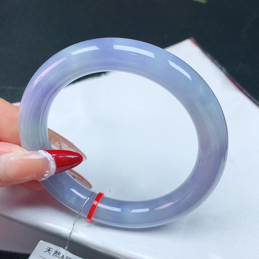 翡翠手镯未镶嵌56圈