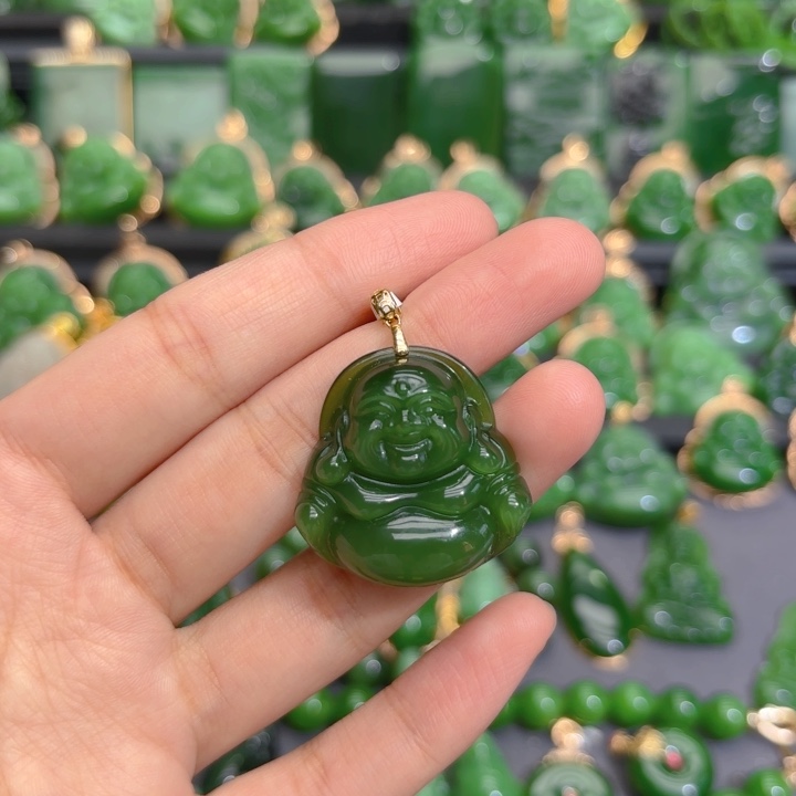 颈饰18K金镶嵌和田玉（碧玉）浠***?