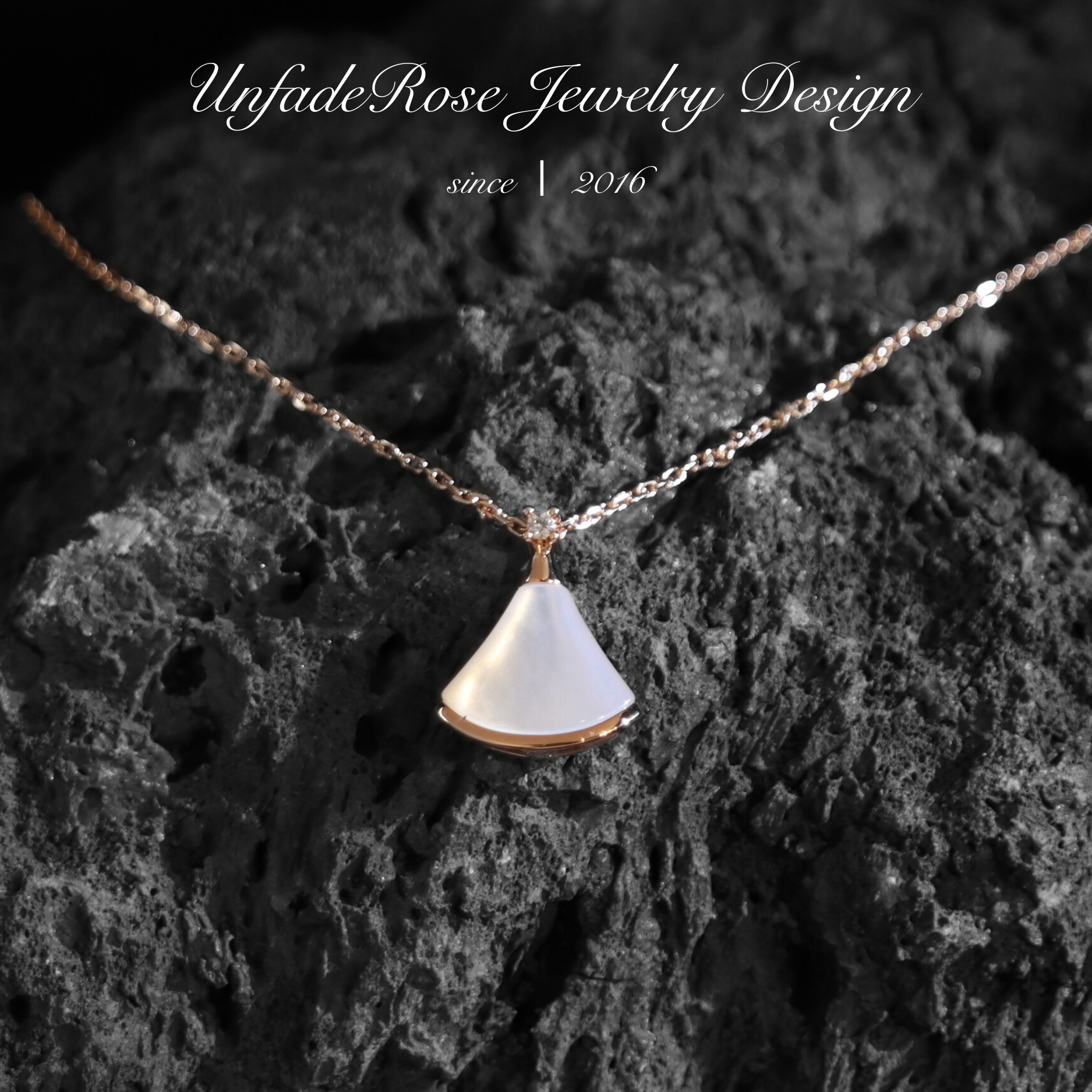 UNFADE ROSE 镀k金皎洁鱼尾大气精致项链  Z119J