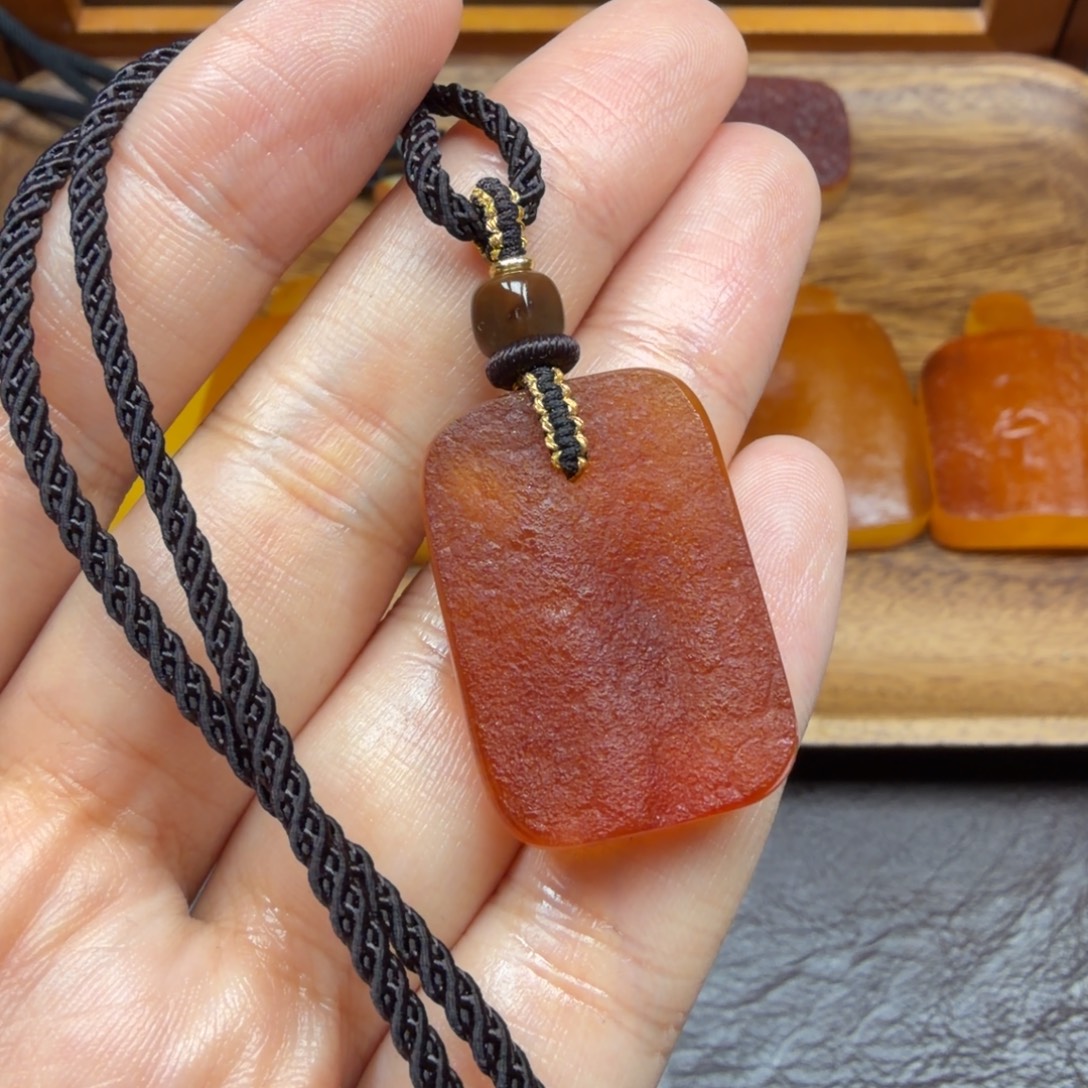 琥珀未镶嵌吊坠(赠链)