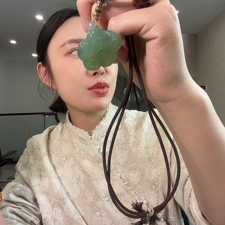 口***十蛇纹石玉未镶嵌颈饰