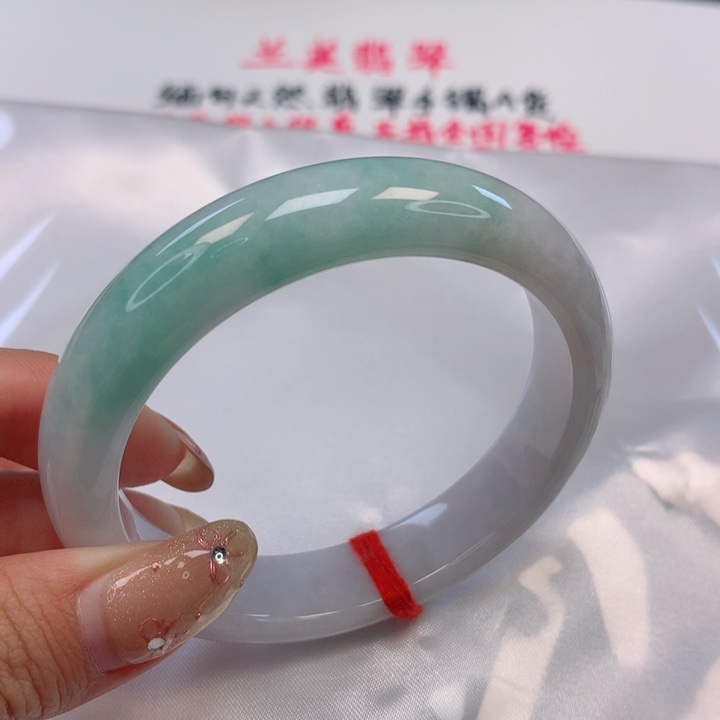 翡翠手镯未镶嵌56圈