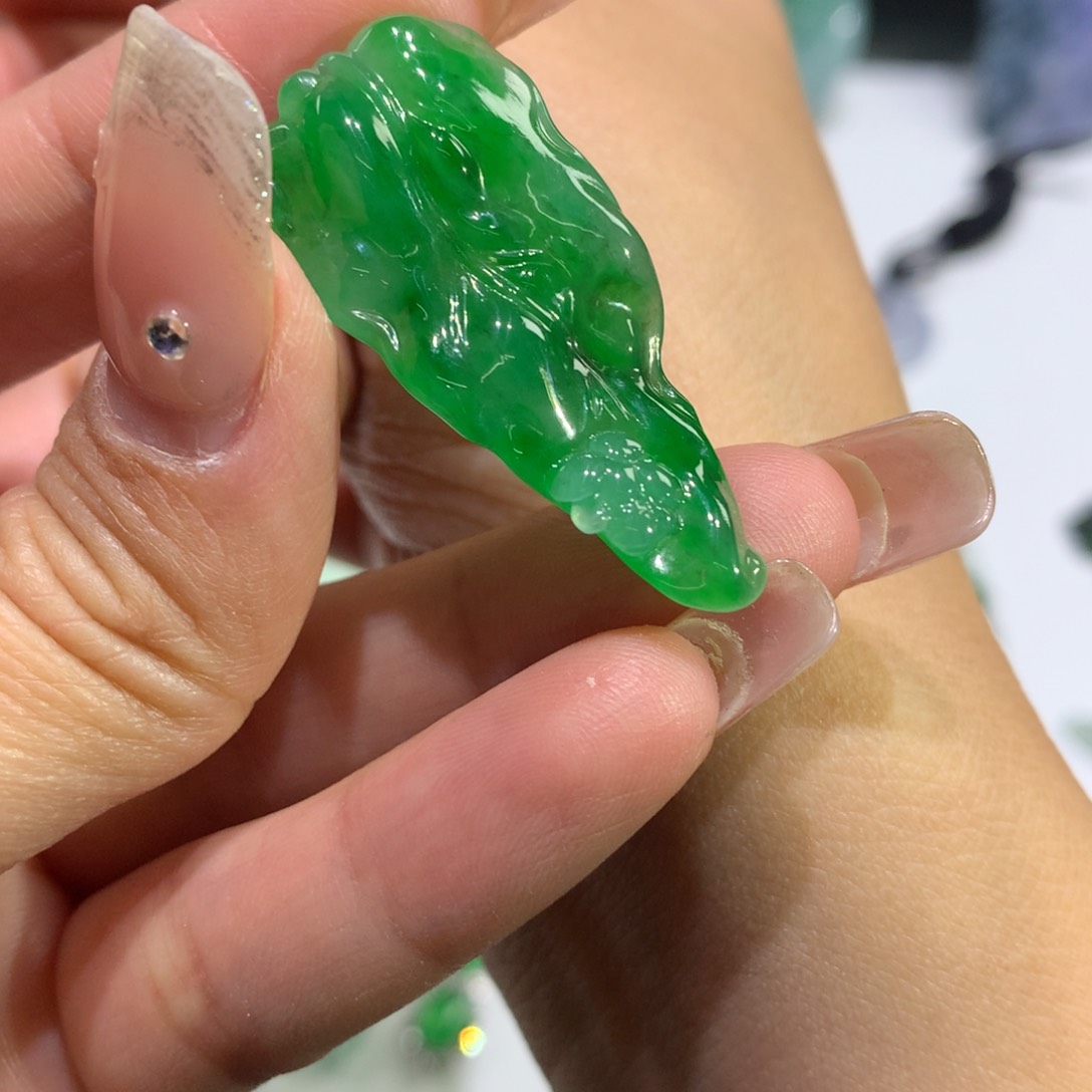 翡翠颈饰未镶嵌叶子