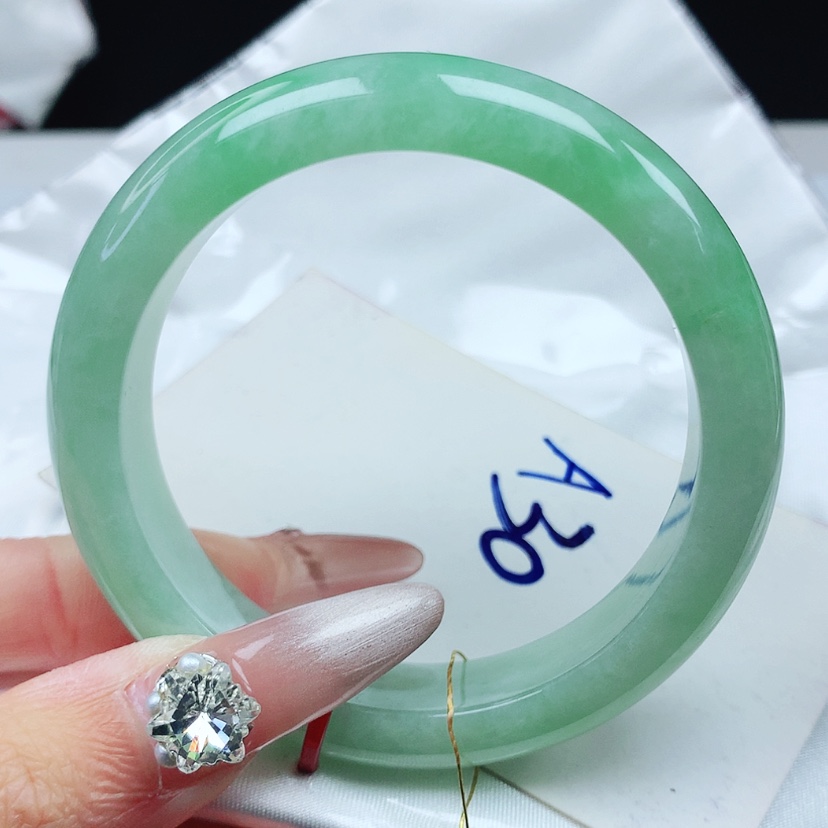 【闪购商品】翡翠手镯未镶嵌52.8圈