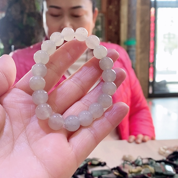 密玉（石英质玉）颈饰未镶嵌