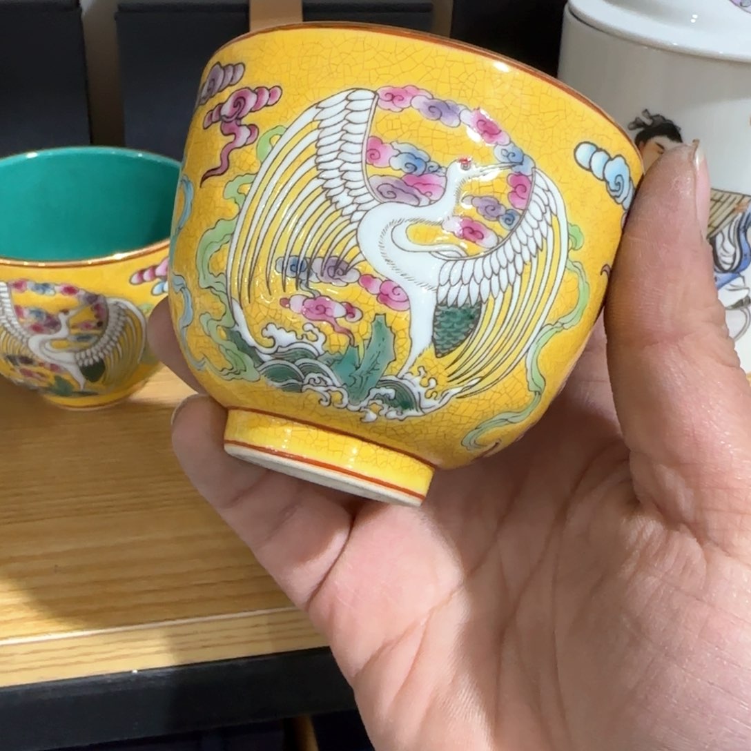 瓷片瓷器上刻了大量壁画作品以及精美