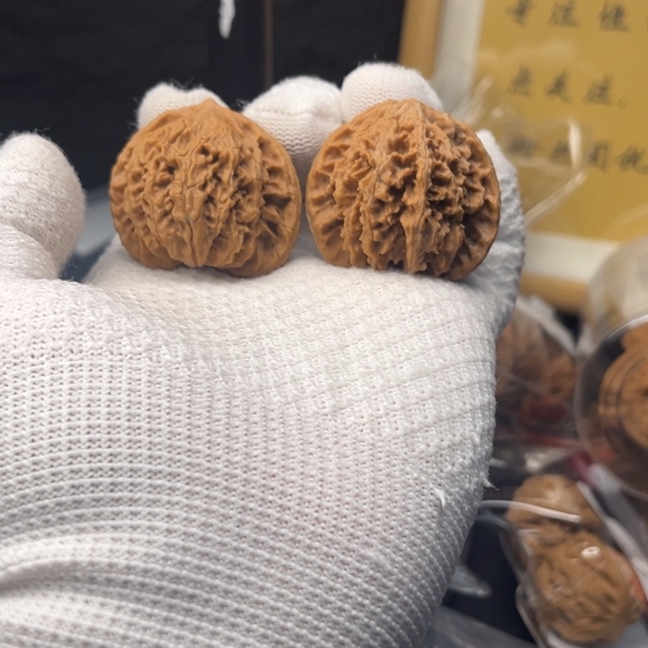 文玩核桃吊坠40尺满天星557