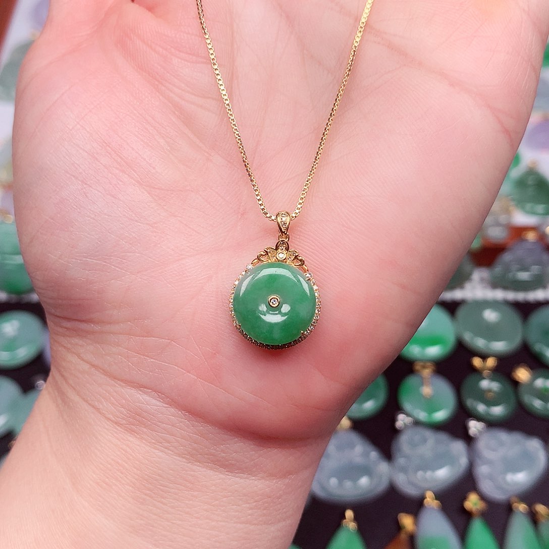 翡翠颈饰18K金镶嵌天然翡翠A货