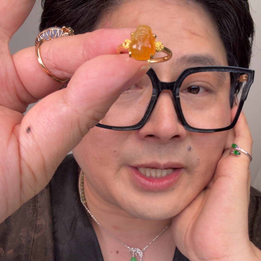 J***e翡翠18K金镶嵌颈饰一件