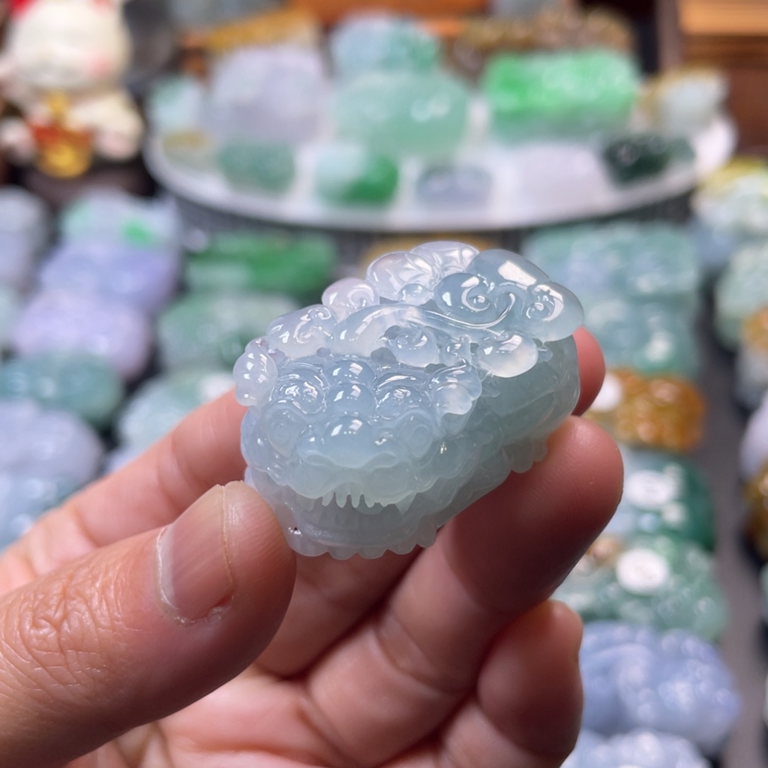 翡翠未镶嵌颈饰貔貅