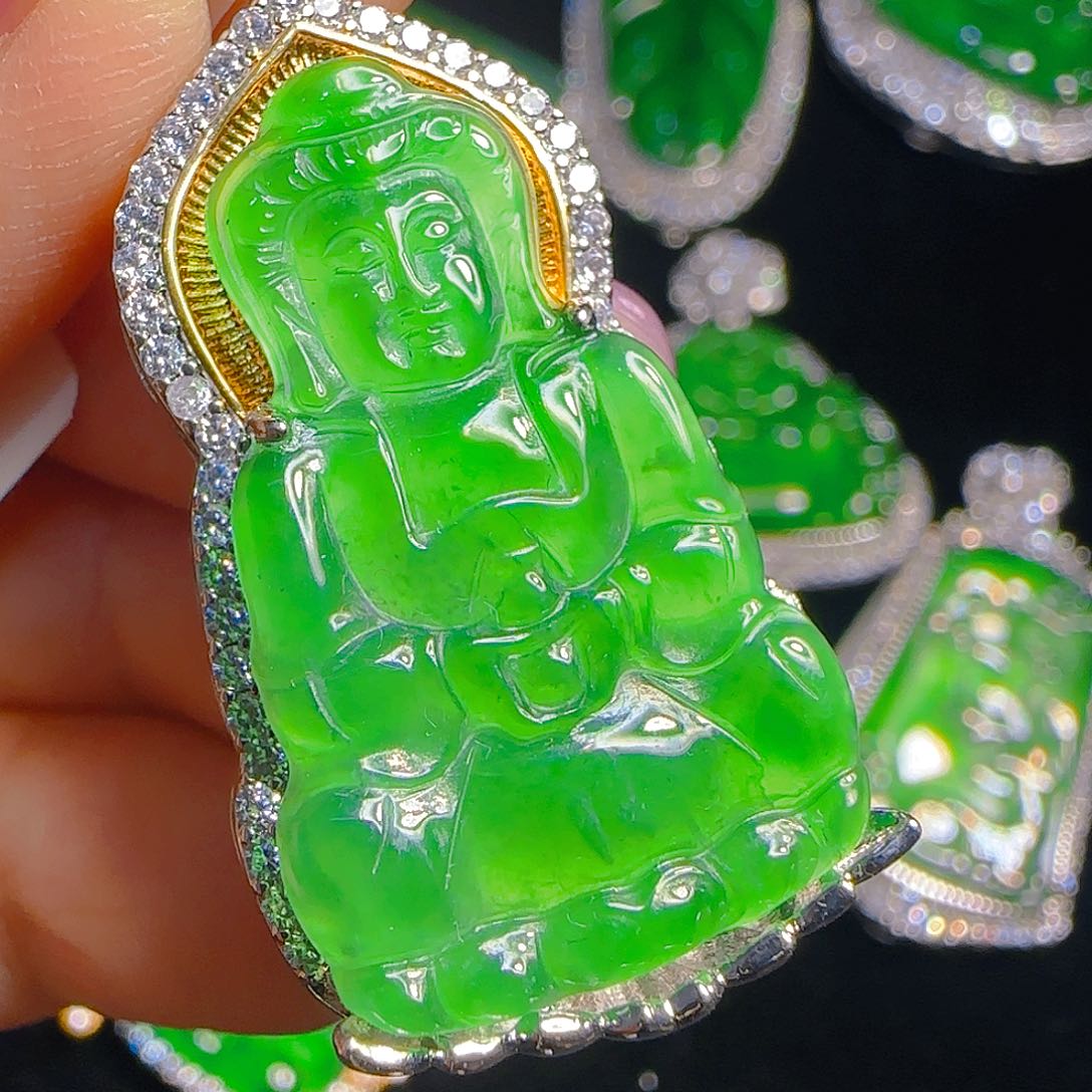 翡翠吊坠(赠链)未镶嵌