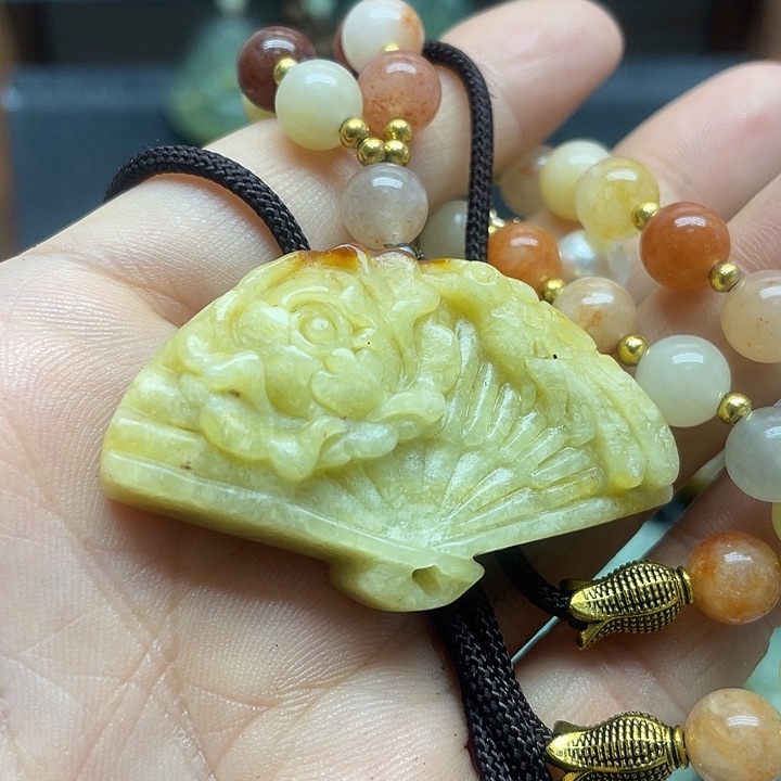 未镶嵌蛇纹石玉颈饰