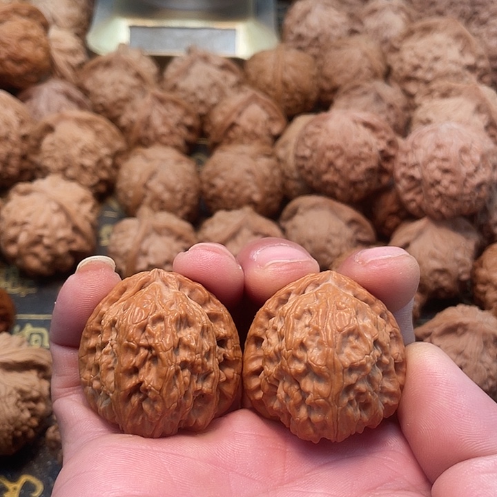 ****J文玩核桃把件三角白