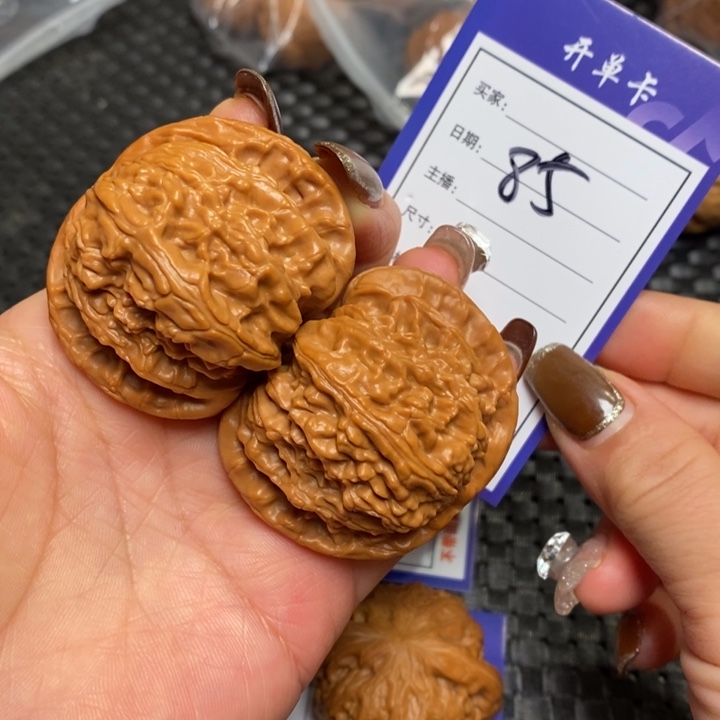 文玩核桃把件85白狮48