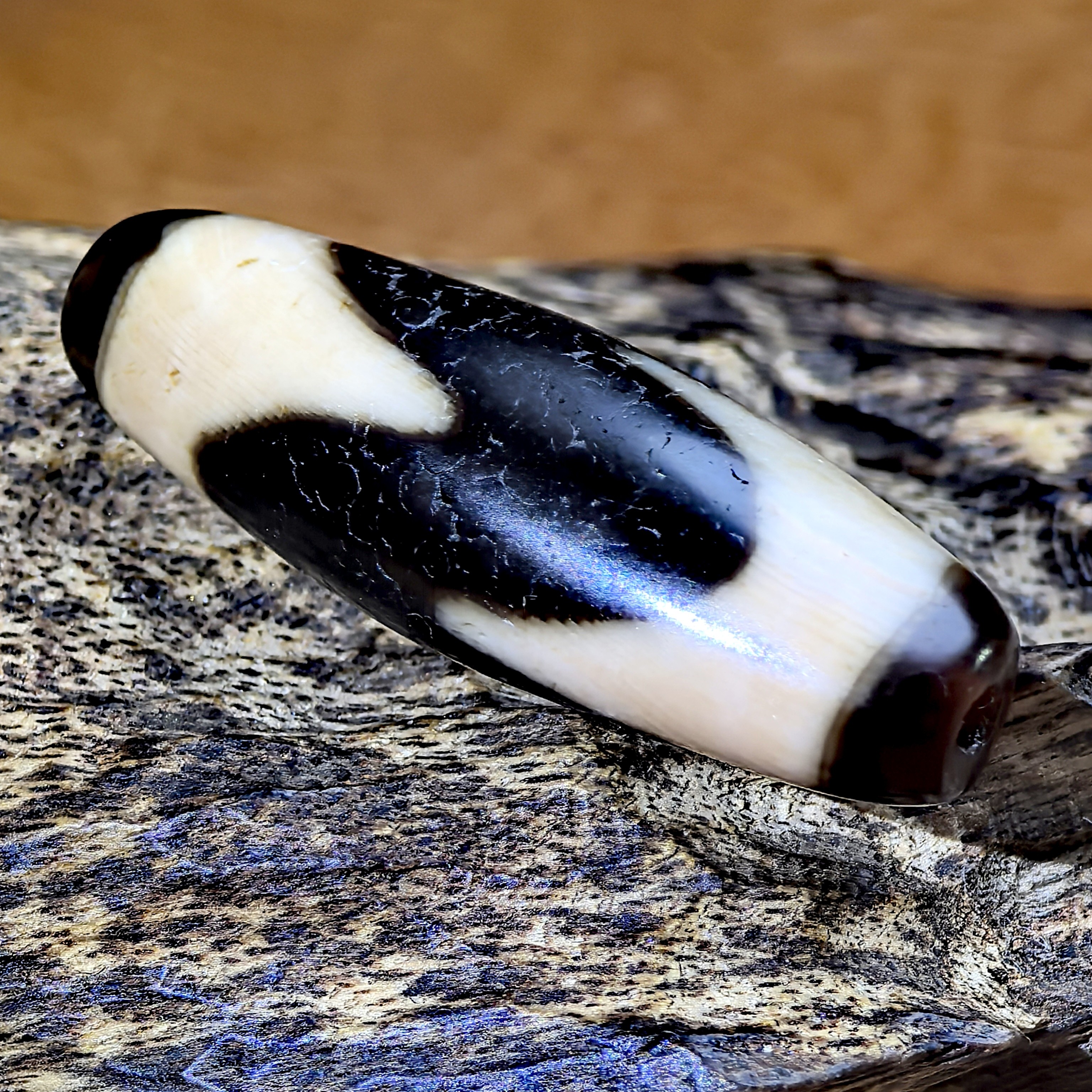 藏区流转早期至纯黑白老牙黄牙牙天珠玛瑙锁骨链油润细腻瓷糯厚实