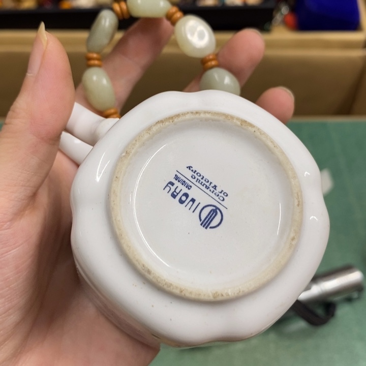 楼***宅瓷中古工艺品一件