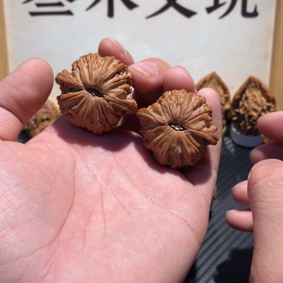 小***~文玩核桃吊坠磨盘40矮壮