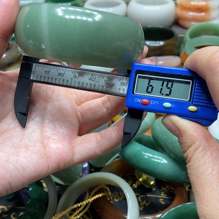 石英质玉手镯未镶嵌