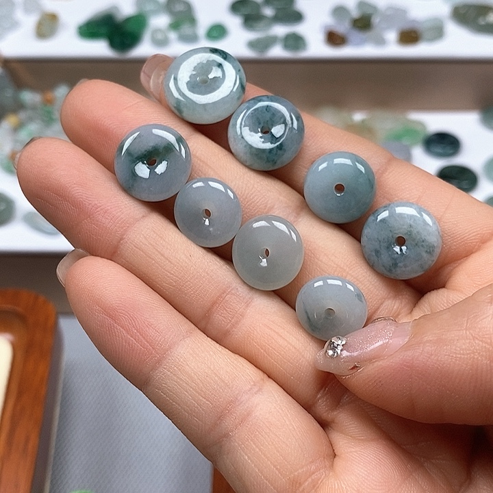 翡翠颈饰未镶嵌一个60