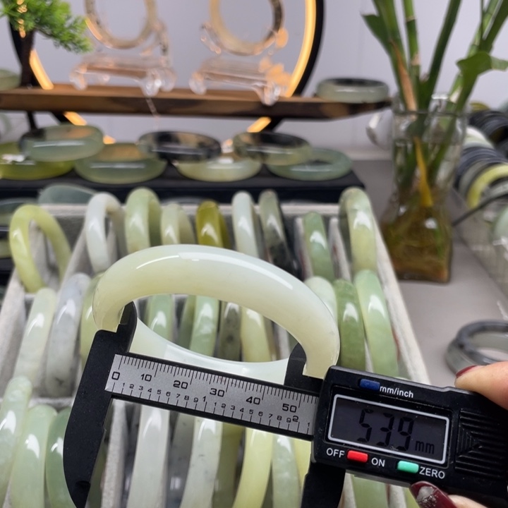 蛇纹石玉手镯未镶嵌89