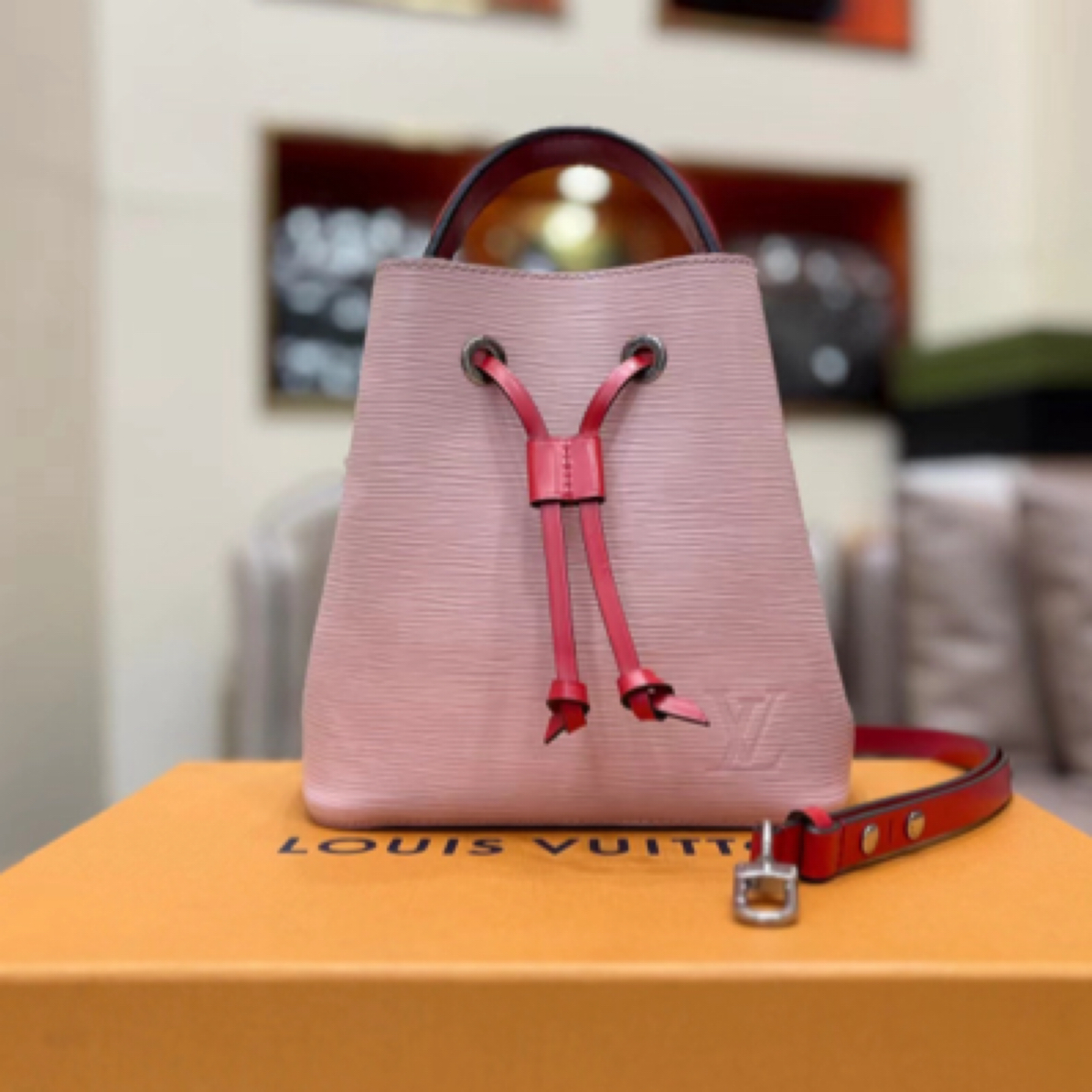 99新 LouisVuitton/路易威登 单肩斜挎包/水桶bb/水波纹/粉色